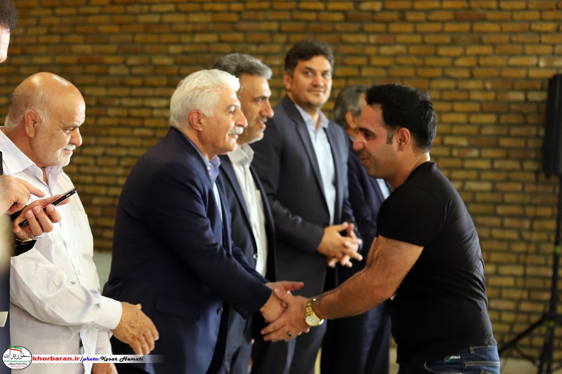 اهتزاز پرچم ایران با لباس ذوب آهن بیستون  در آینده نزدیک  