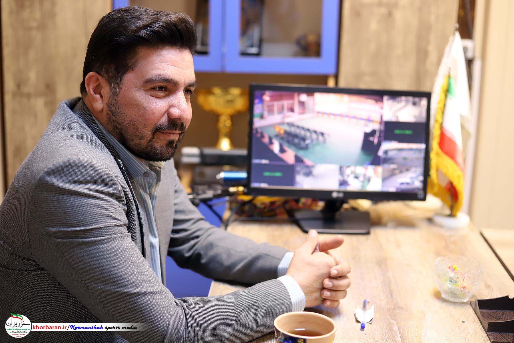 آرش نیکبخت