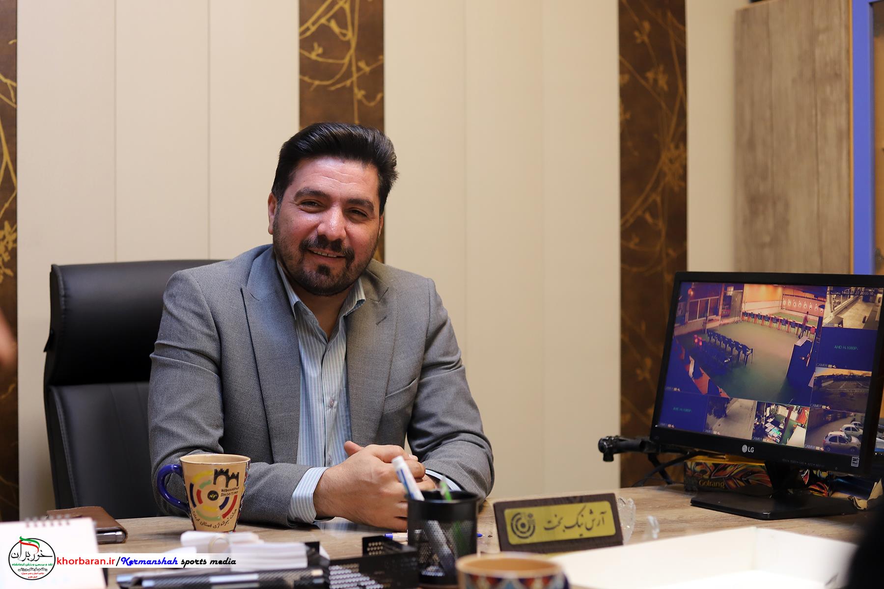 آرش نیکبخت